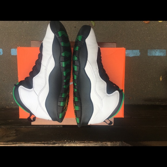 Jordan 10 Seattle Size 9.5 - Picture 2 of 6